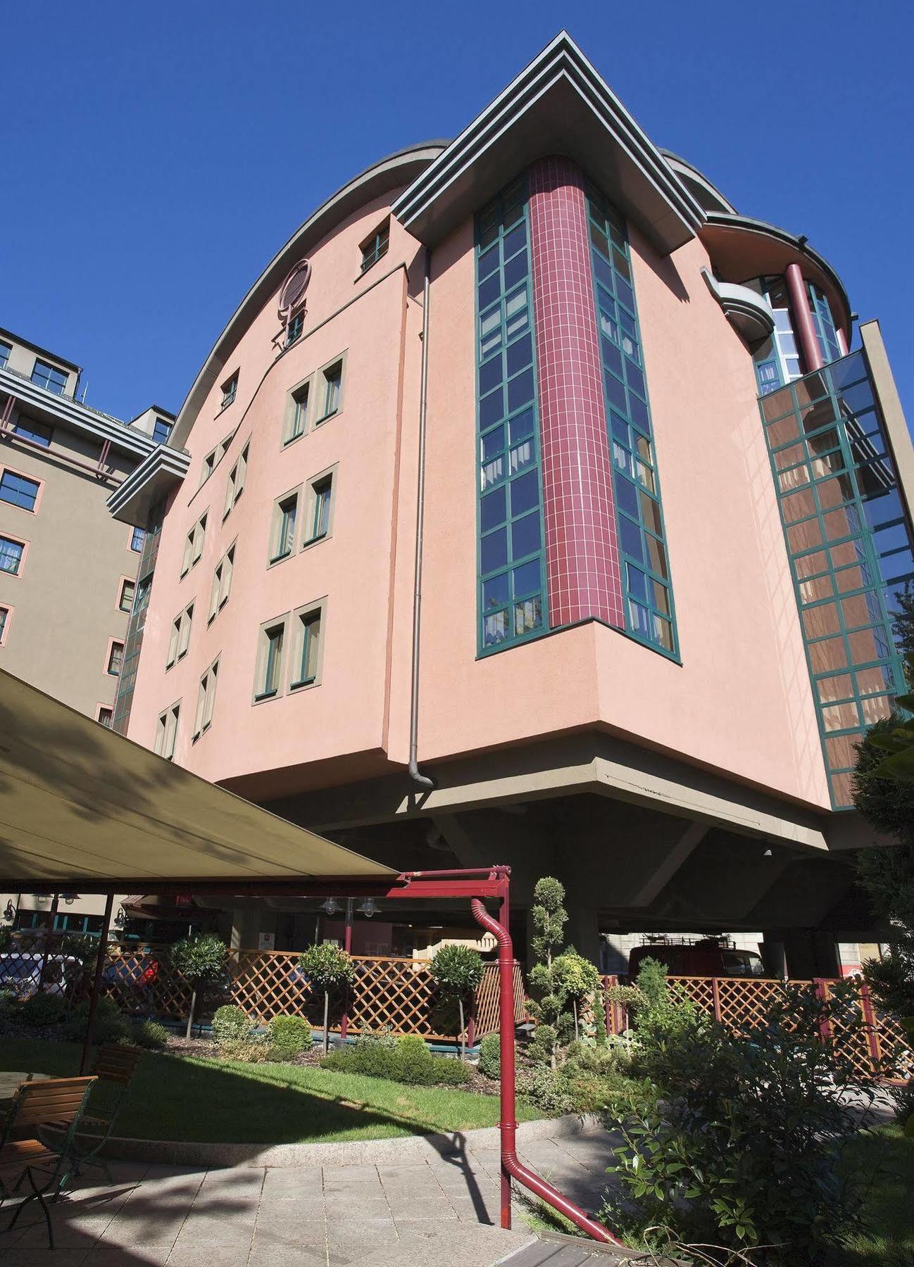 Hotel Ibis Heroes Square 3*